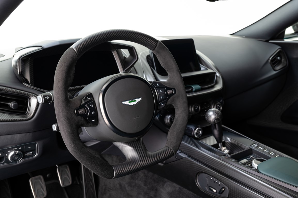 Aston Martin Valour 5.2 V12 (Manual)